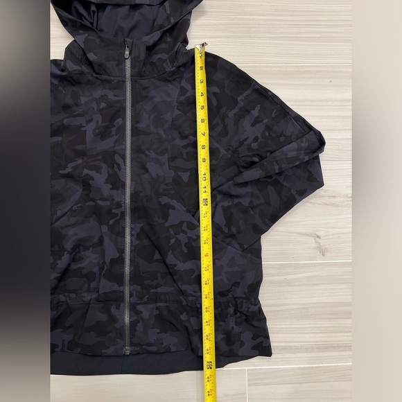 Lululemon Pack It Up Hood Water Repellent Jacket Incognito Camo | Women's Size 6 - Picture 4 of 13